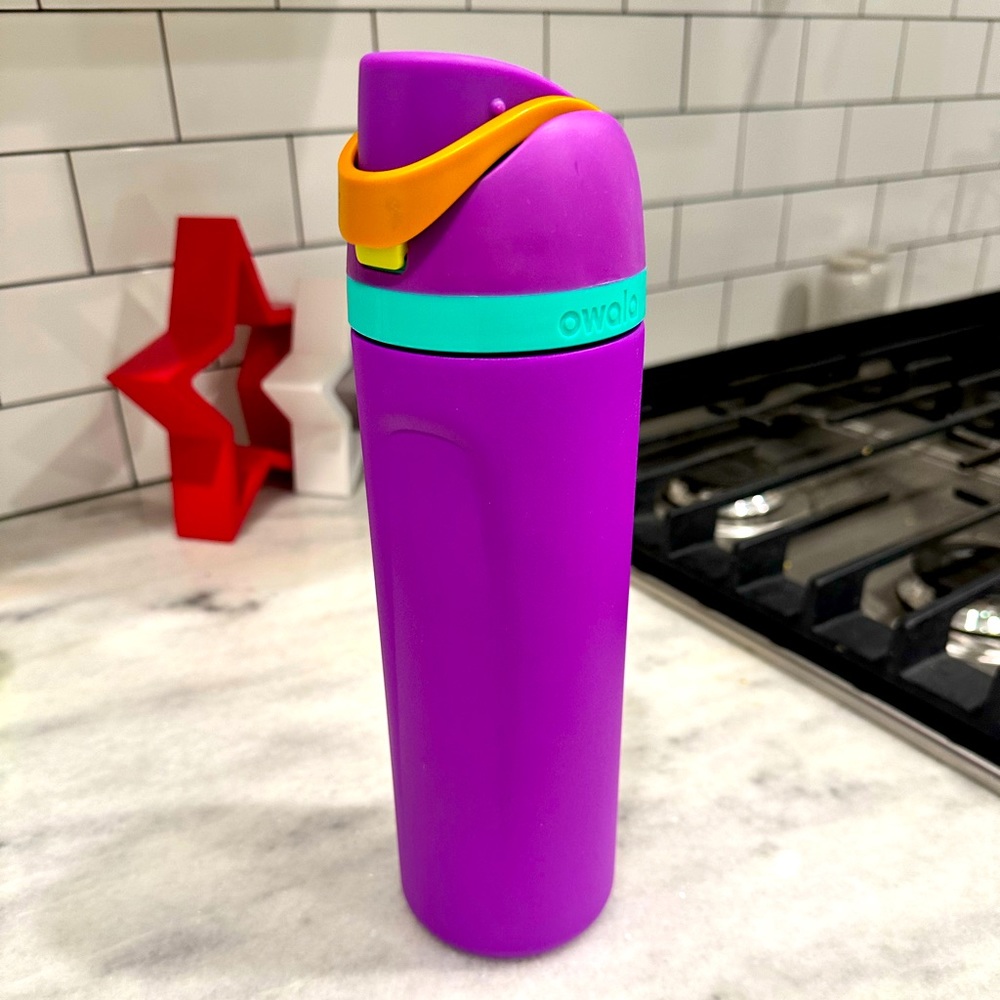 Owala 24oz used Hint of Grape free sip water bottle